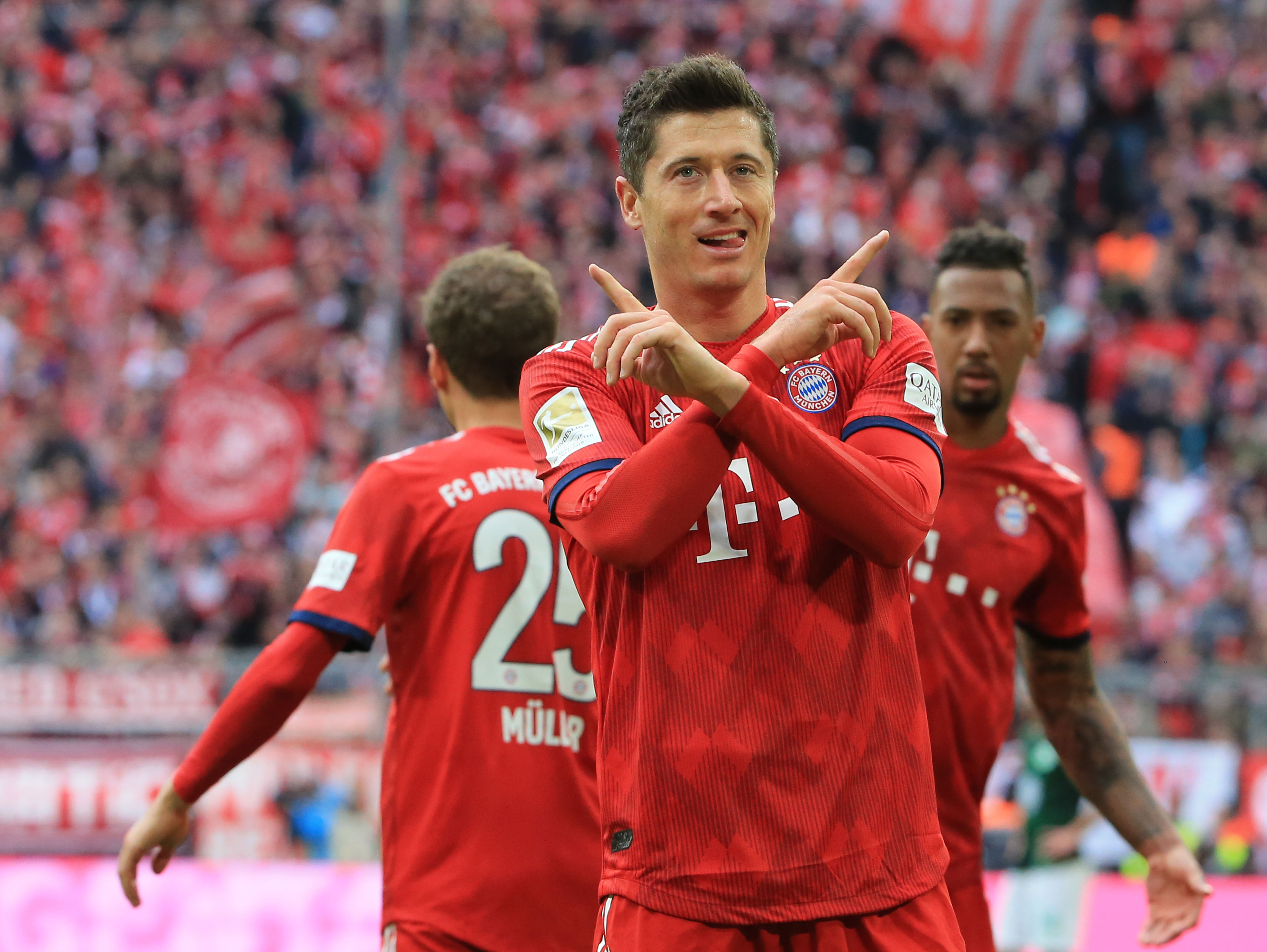 李嘉伟脱颖 李嘉伟脱颖